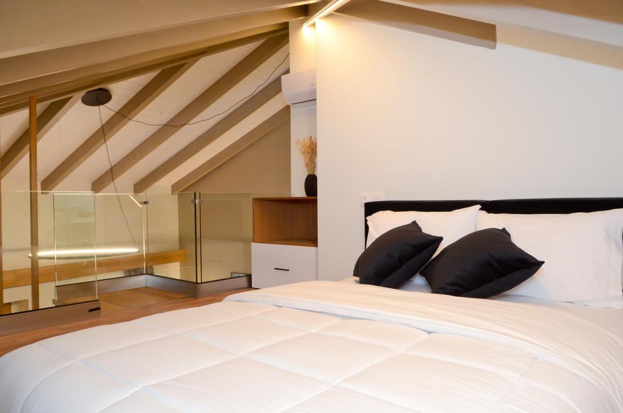 Roloi Suites Nafpaktos エクステリア 写真