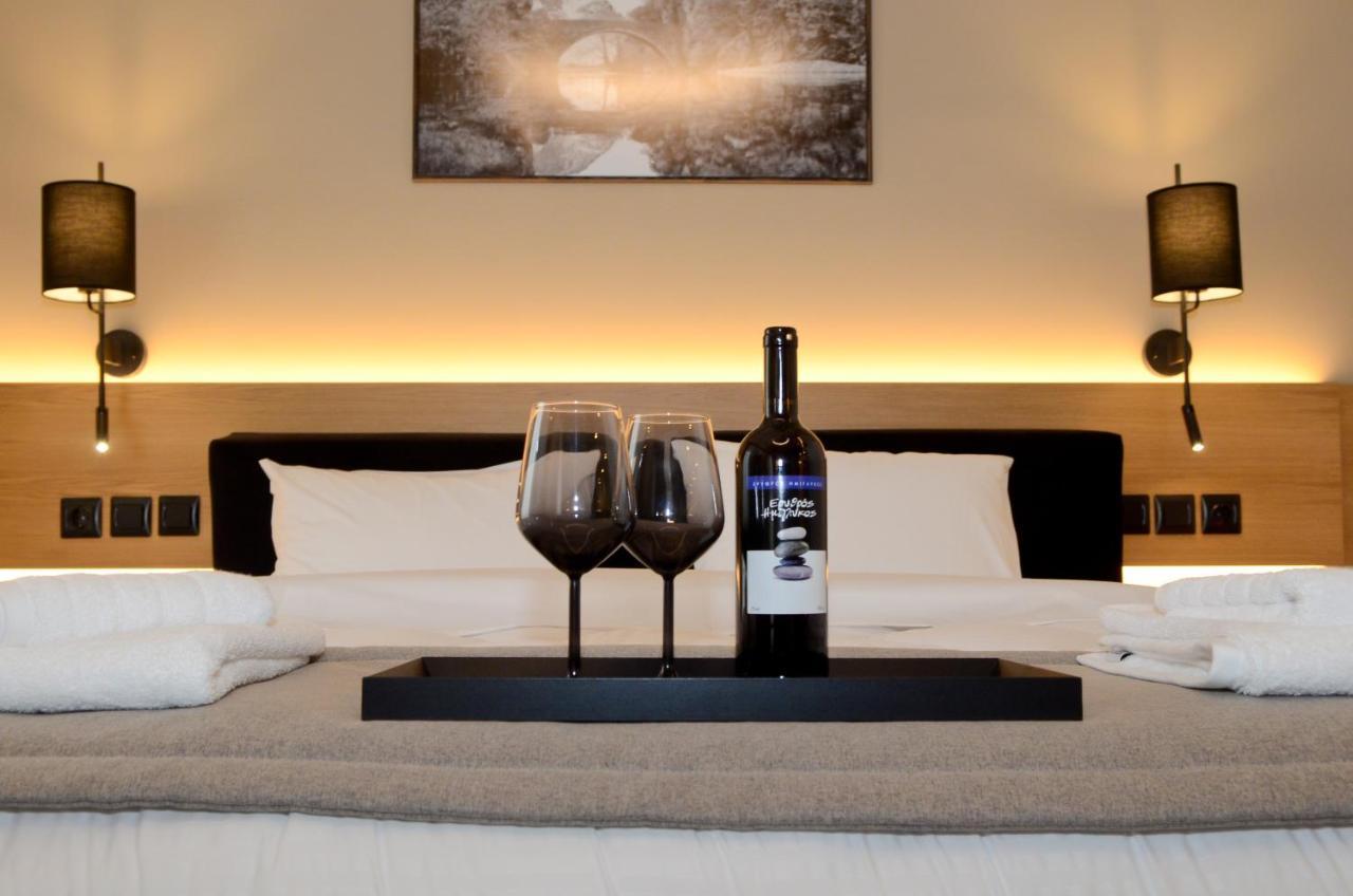 Roloi Suites Nafpaktos エクステリア 写真