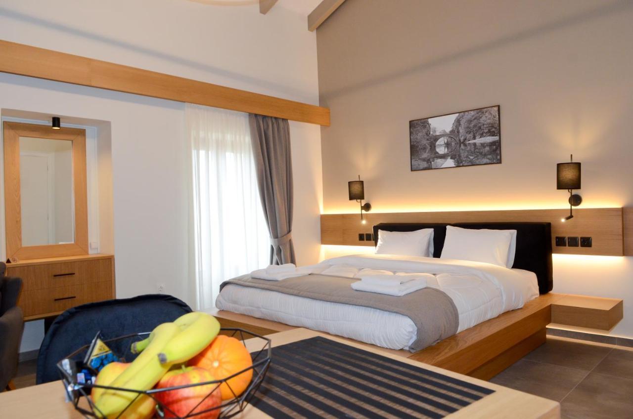 Roloi Suites Nafpaktos エクステリア 写真