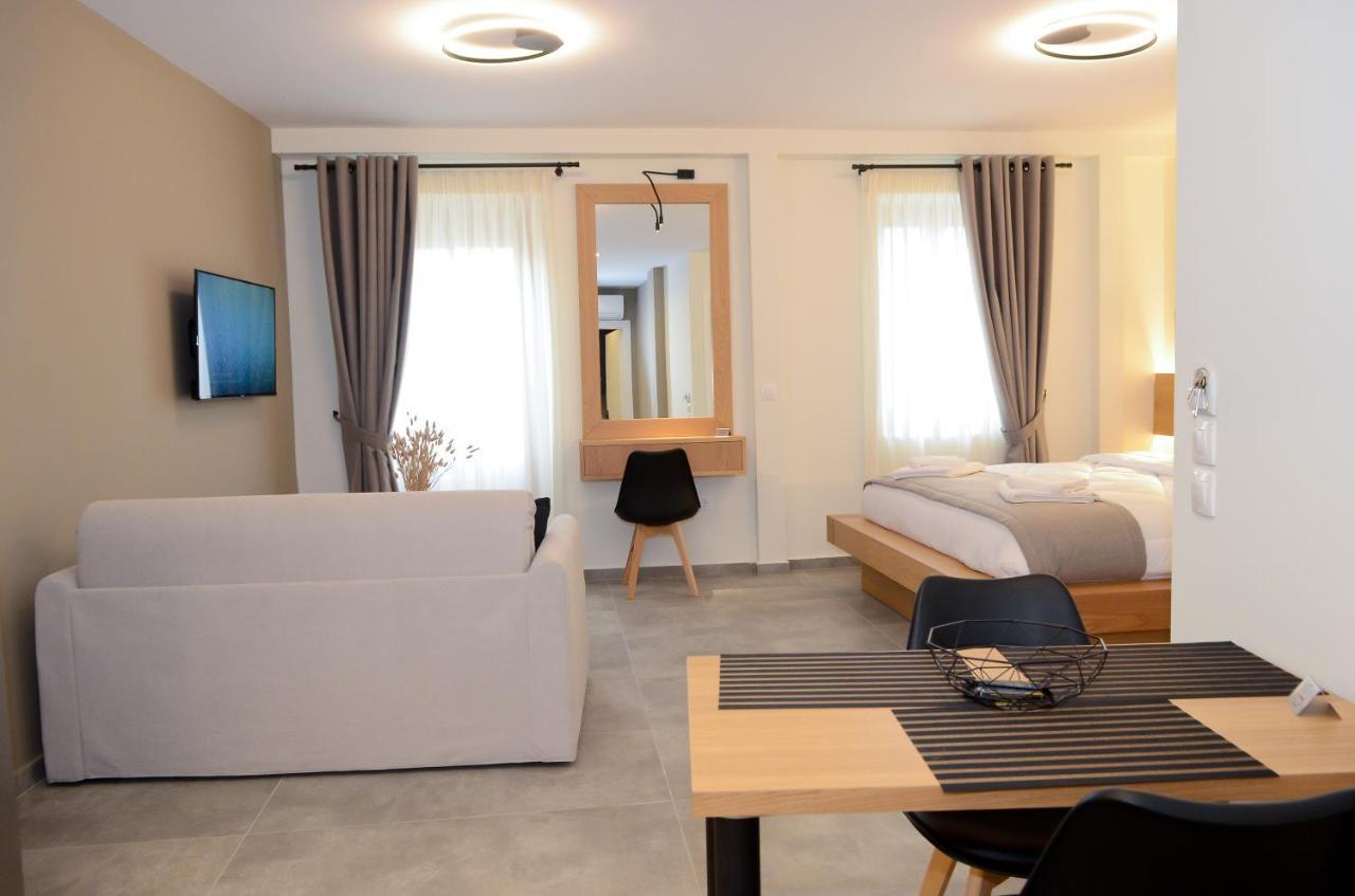 Roloi Suites Nafpaktos エクステリア 写真