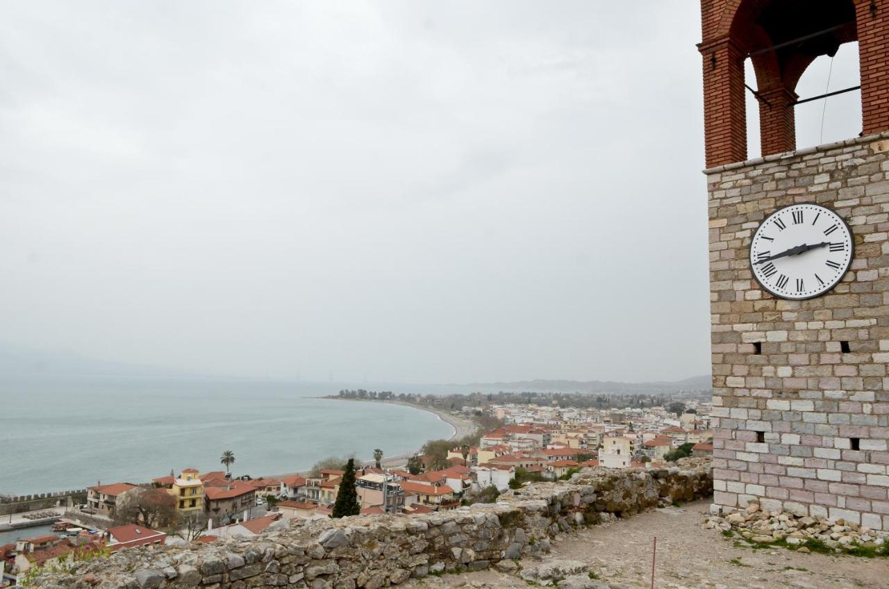 Roloi Suites Nafpaktos エクステリア 写真