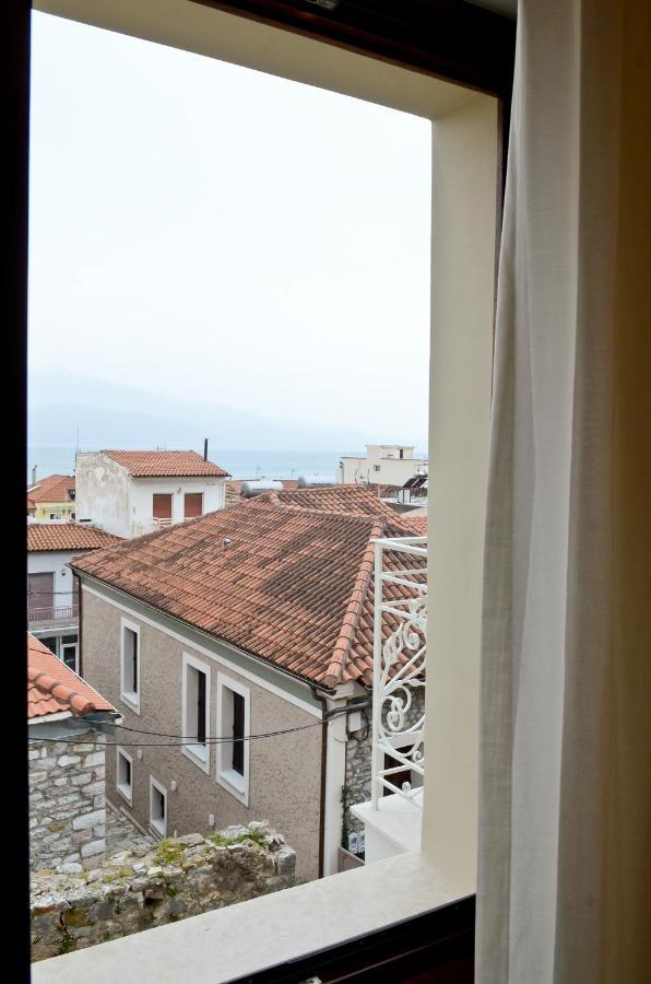 Roloi Suites Nafpaktos エクステリア 写真